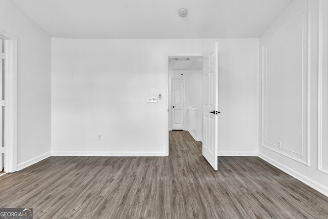 Building Photo - 9155 Nesbit Ferry Rd