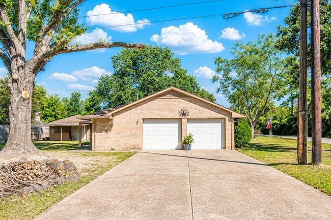 Building Photo - 1830 Baker Dr