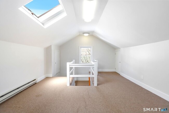 Building Photo - 1872 Bedford St