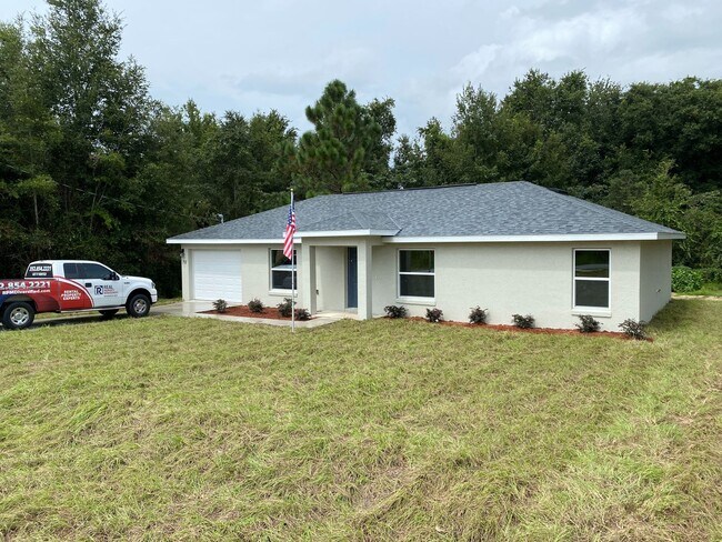Building Photo - Desirable SE Ocala Neighborhood 3/2/1 **WON"T LAST**