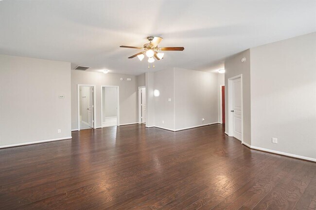 Building Photo - 30111 Saw Oaks Dr