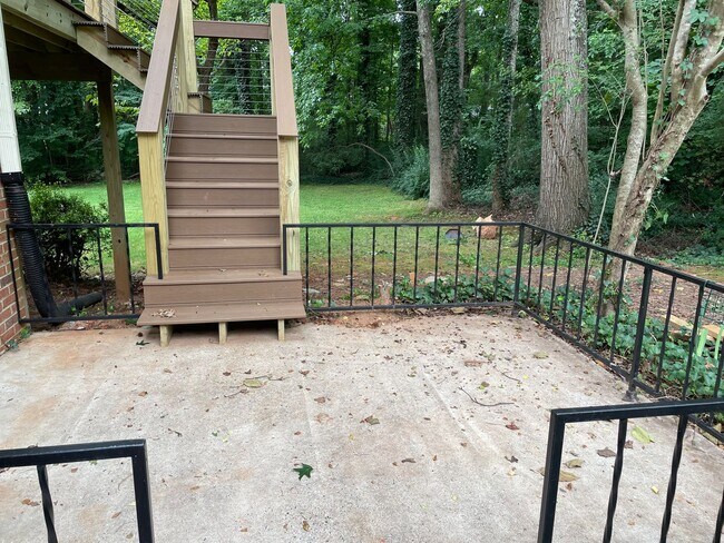 Building Photo - 7942 Lake Vista Dr