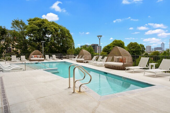 Building Photo - Premier Penthouse Suite at Seven 88 West Midtown-