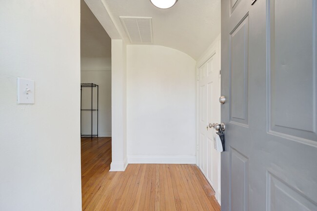 Building Photo - NE 14th St Quadplex