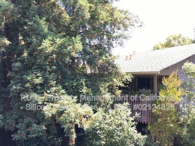 Building Photo - 2315 Eastridge Ave