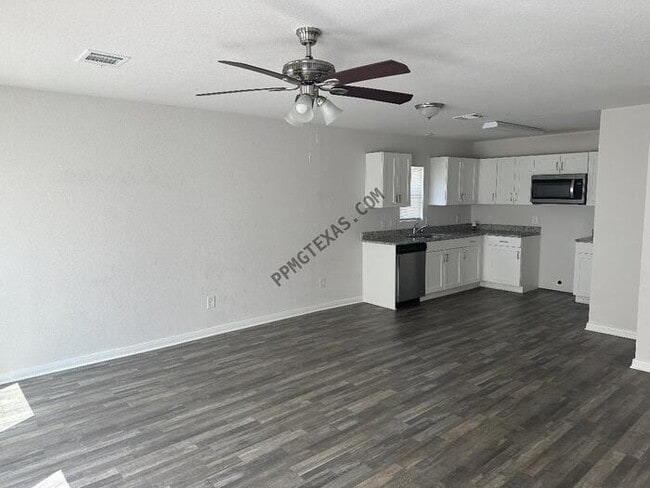 Building Photo - 15724 Del Norte Dr