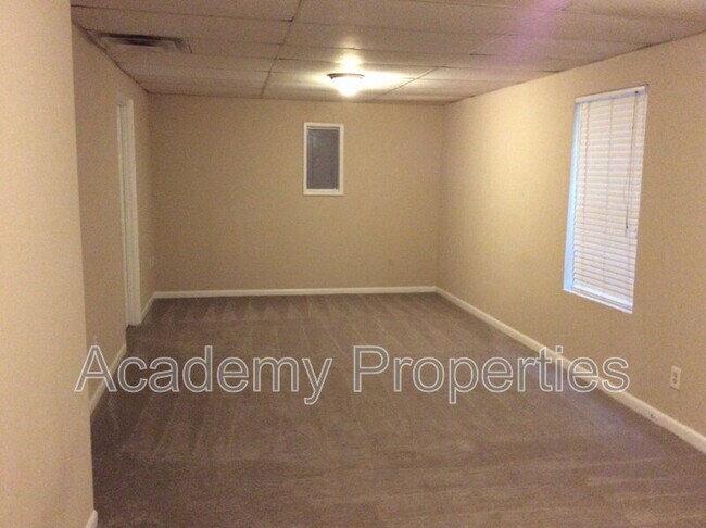 Building Photo - 1087 Glen Chase Dr