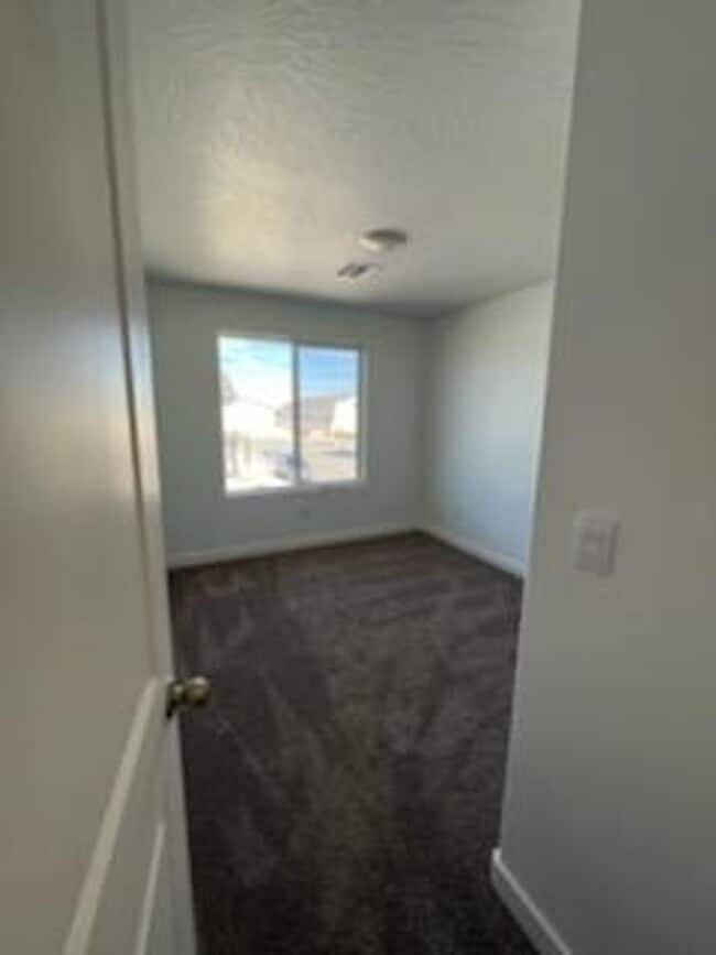 Building Photo - Northfield Townhome for Rent $1880 mo.