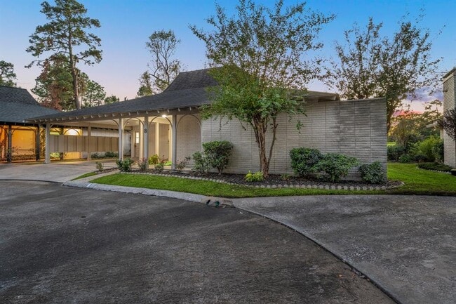Building Photo - 8 Champions Colony E