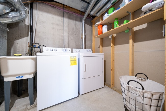 Building Photo - 20647 Hampshire Way