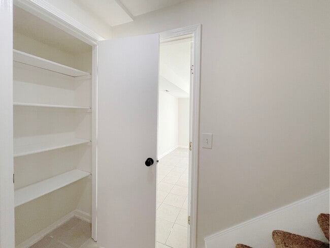 Building Photo - 7104 Orchard Ct