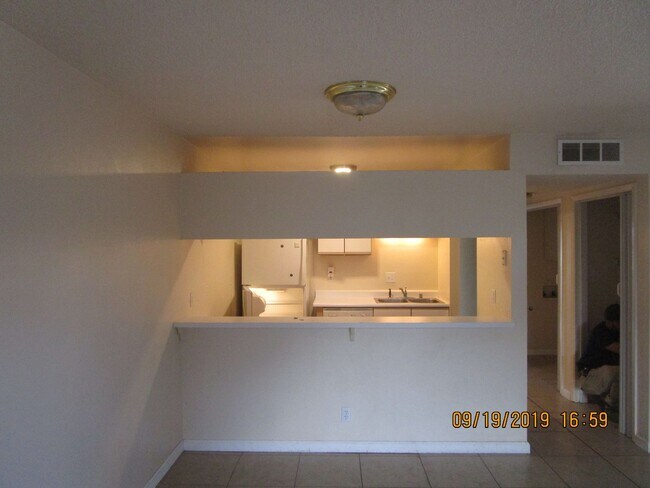 Building Photo - 906-906 Los Reyes Ct SE