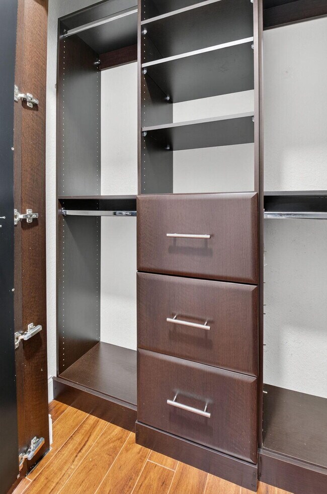 Building Photo - 1301 Belmont Pl