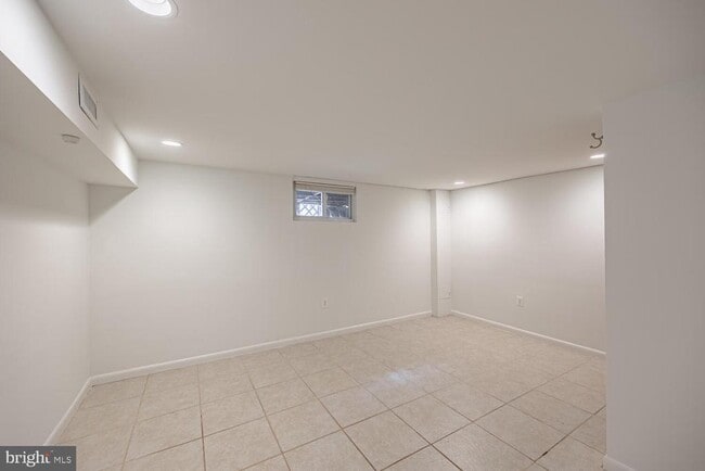 Building Photo - 156 Wesmond Dr