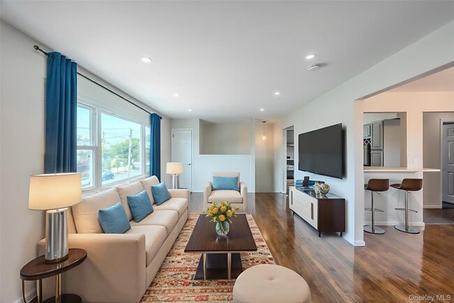 Building Photo - 214 Carman Ave