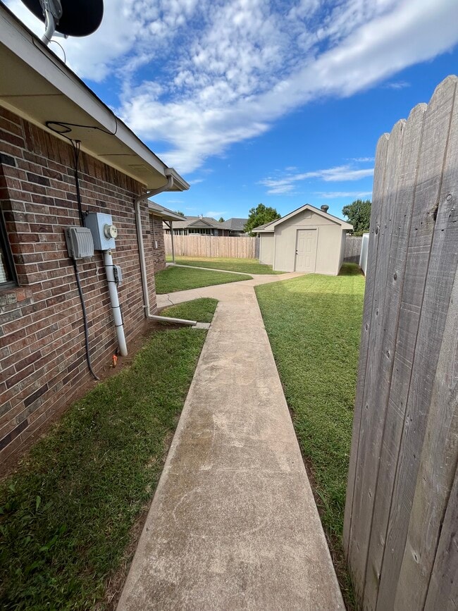 Building Photo - 1404 Bois D Arc Dr