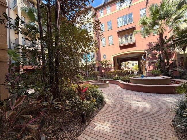 Building Photo - 911 N Orange Ave