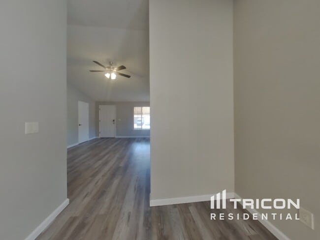Building Photo - 6725 Canoe Hill Dr