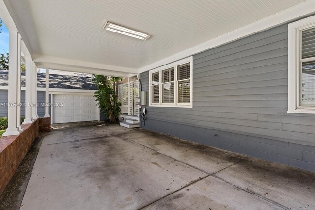 Building Photo - 3003 W Villa Rosa Park