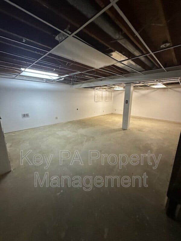 Building Photo - 16 Brookhollow Dr