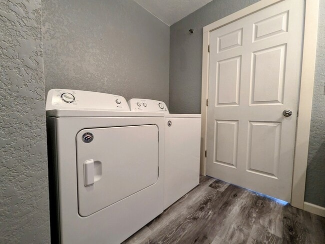 Building Photo - 1317 B Ave W