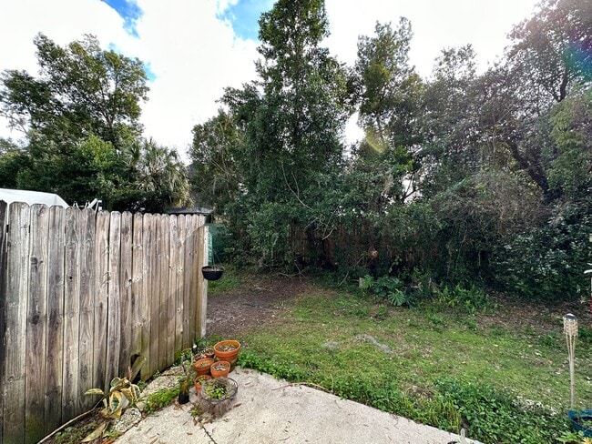 Building Photo - Oak Village - Beautiful 2 Bedroom, 1 Bathroom Townhome