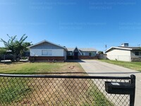 Building Photo - 3 Bedroom 2 Bath house