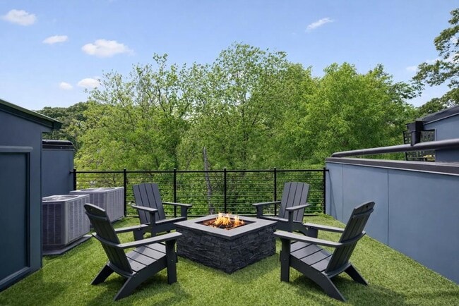 Building Photo - 1570 Flat Shoals Rd SE