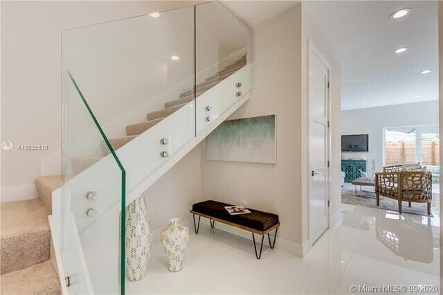 Building Photo - 696 NE 43rd St