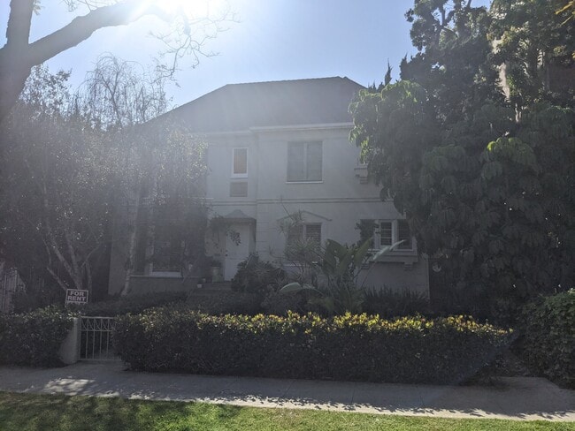 Building Photo - 451 N Oakhurst Dr