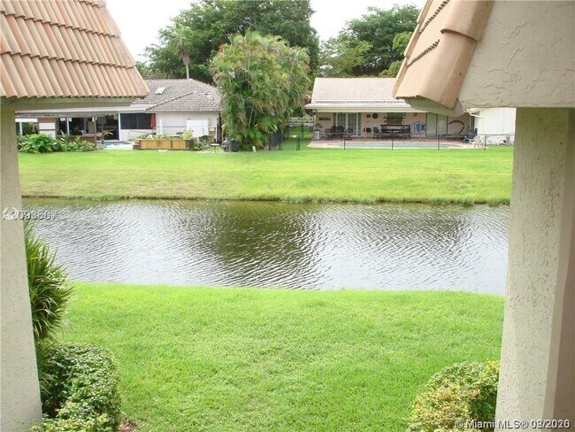 Building Photo - 10724 Royal Palm Blvd