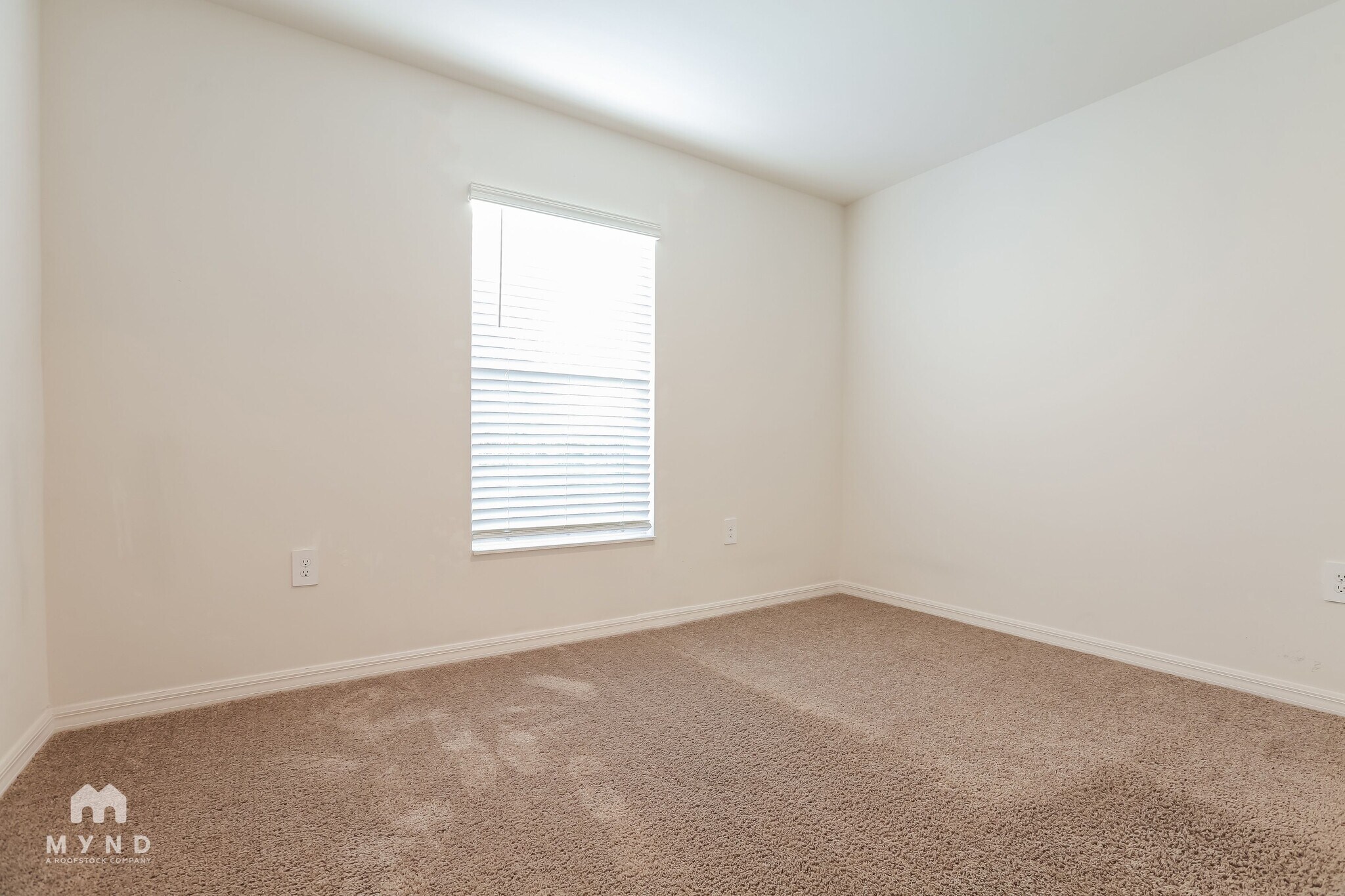 Building Photo - 5725 Centro Ave