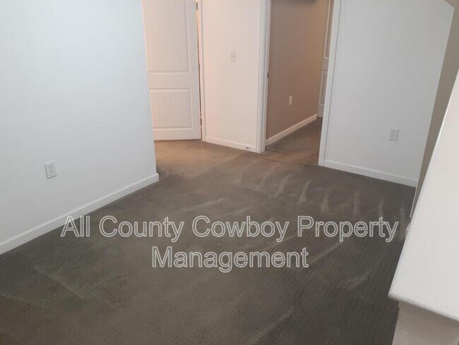 Building Photo - 1222 Logan Ave