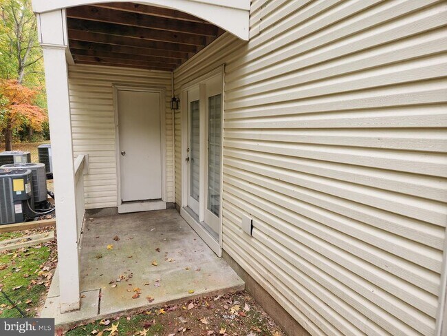 Building Photo - 5700 Olde Mill Ct