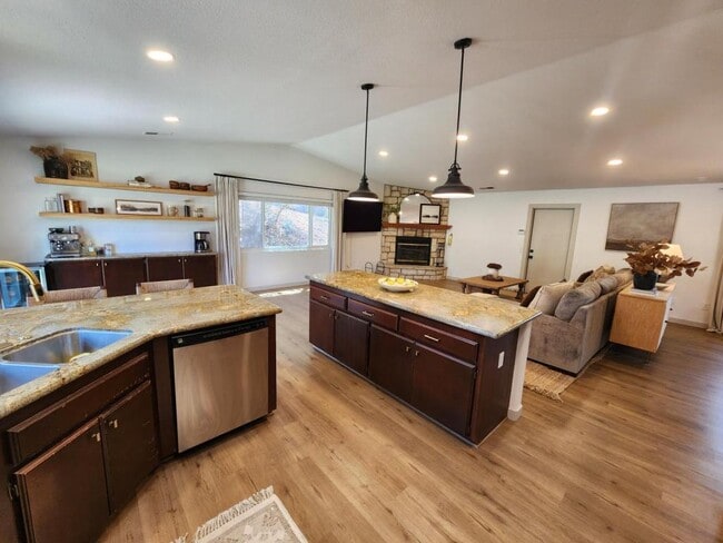 Building Photo - 479 Merida Dr
