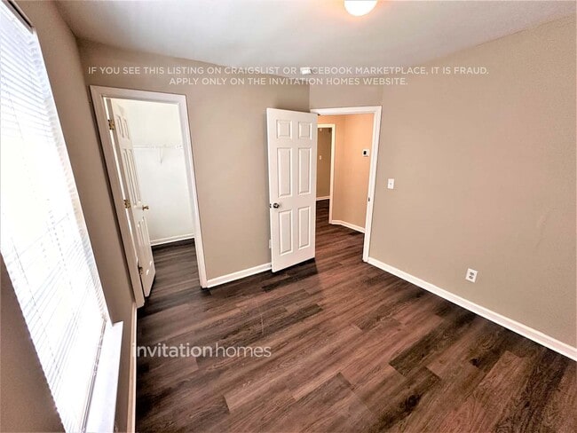 Building Photo - 9340 Dewey Dr