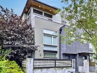 Building Photo - 2618 Eastlake Ave E