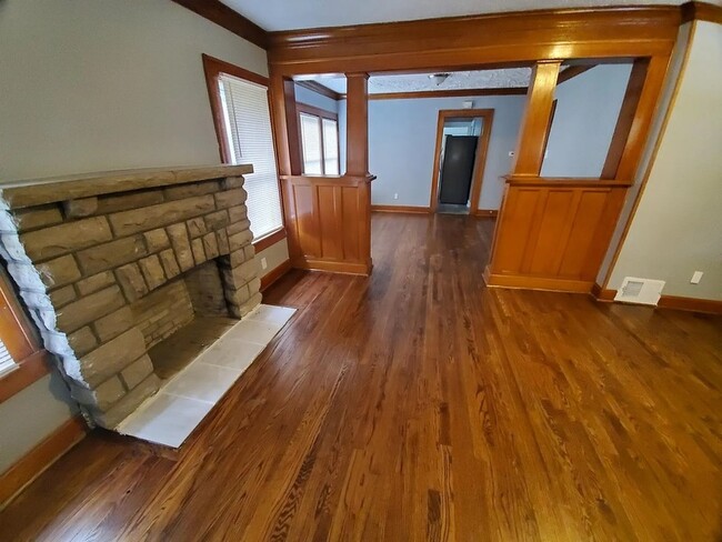 Building Photo - 2411 E 70th St