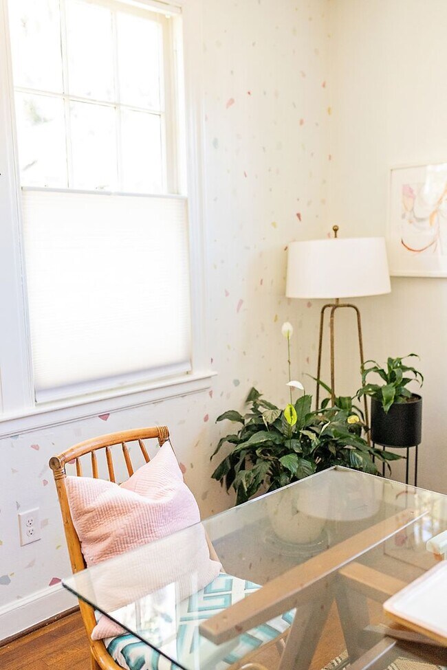 Building Photo - Bull St Bungalow