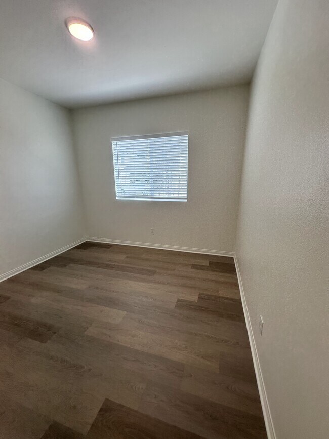 Building Photo - 144 N Sutter Ave