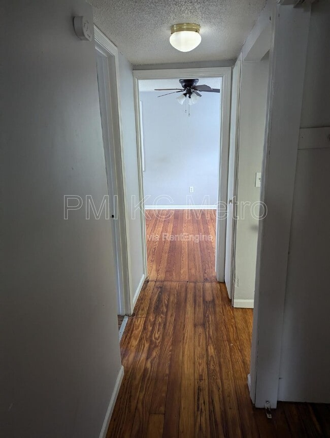 Building Photo - 724 S Grand Ave