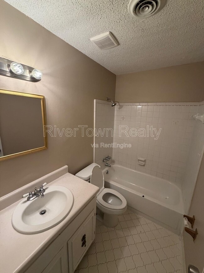 Building Photo - 5303 Sunray Dr