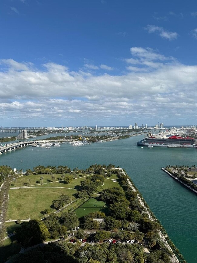Building Photo - 900 Biscayne Blvd