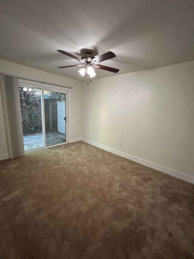 Building Photo - 2 Bedroom 1 Bathroom West La Mesa Apartment