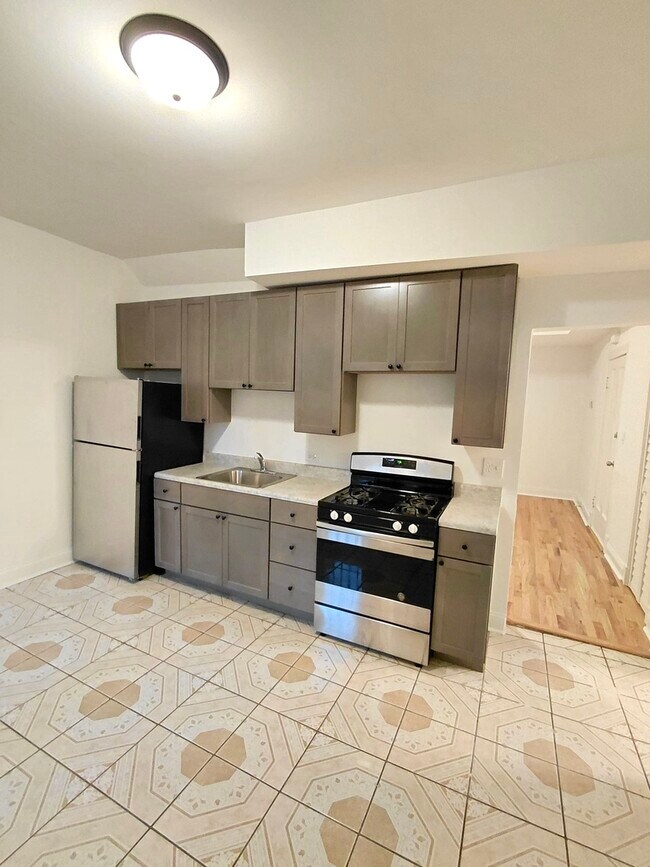 Building Photo - 1255 N Harding Ave