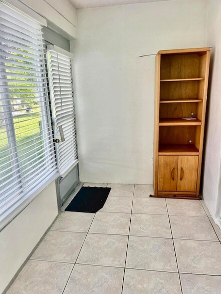 Building Photo - 101 Leisure Lake Cir