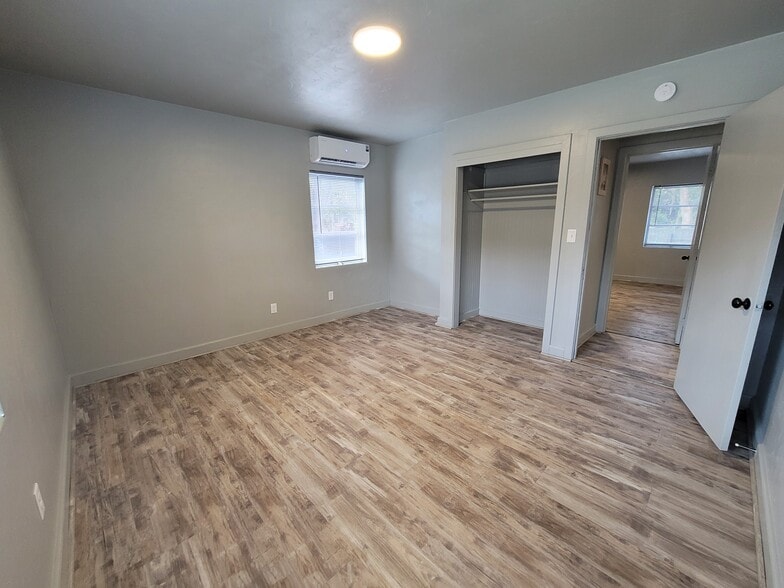 Building Photo - 5321 NE 29th St