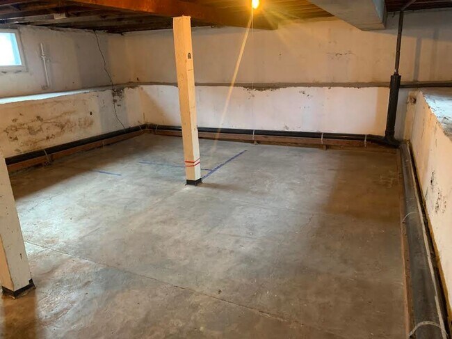 Building Photo - Recently Updated