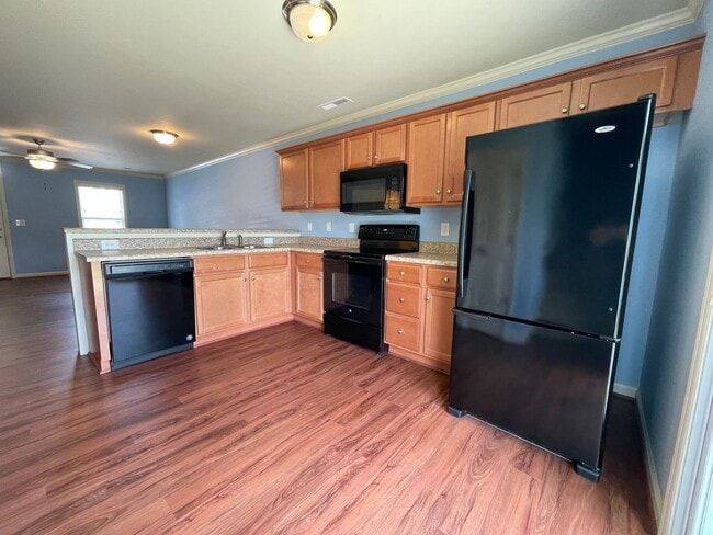 Building Photo - 404 Sullivan Loop Rd