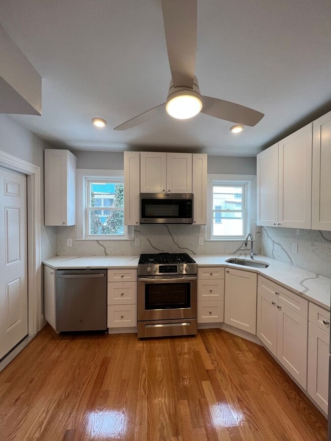 Building Photo - 9-11 Burnham St